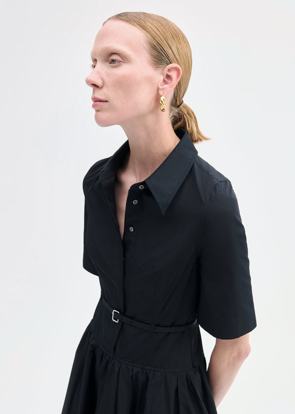 Co Short Sleeve Belted Dress In Cotton Poplin Black