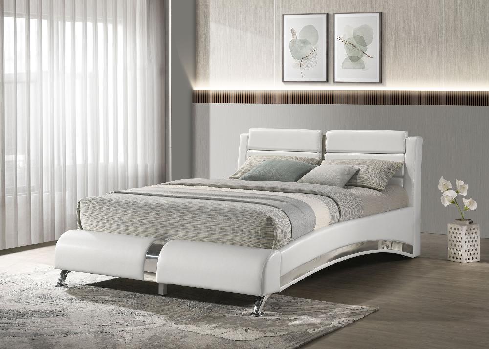 Coaster Jeremaine Upholstered Queen Sleigh Bed White