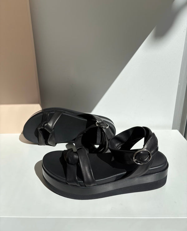 Coclico Daring WedgeBlack Leather