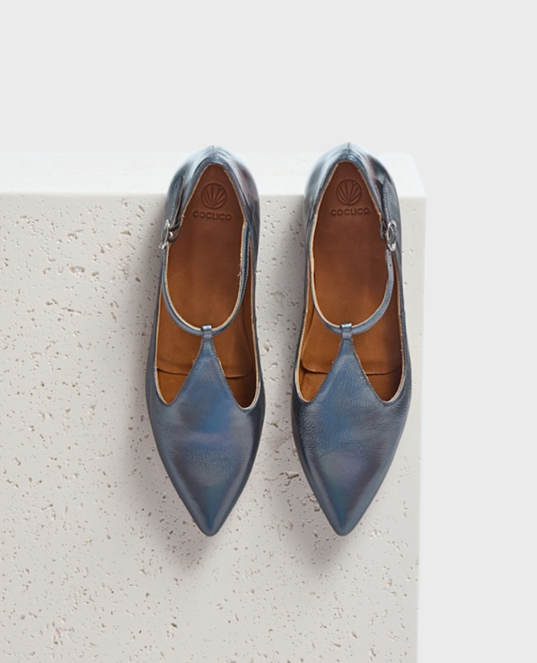 coclico Devant T-StrapCarbon Iridescent Leather