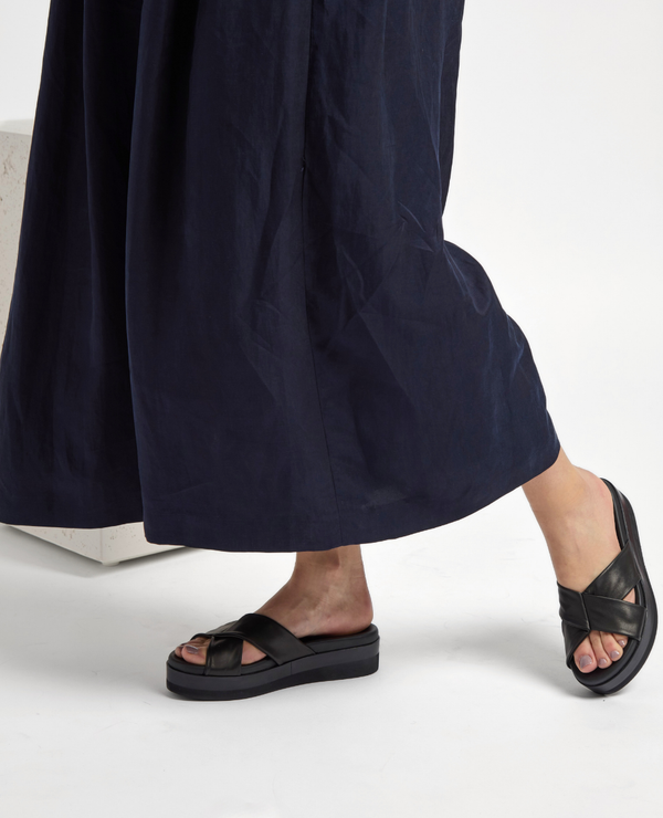 Coclico Dot WedgeBlack Leather