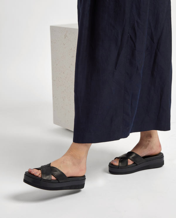 Coclico Dot WedgeBlack Leather