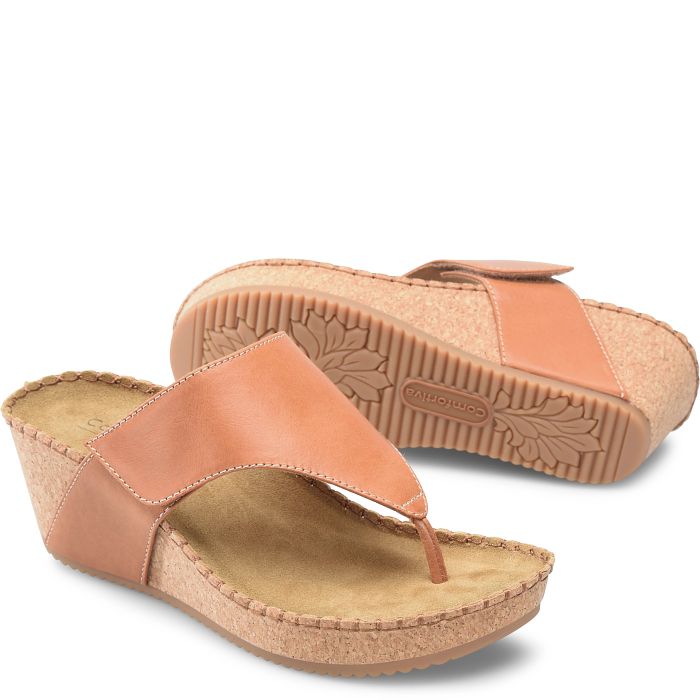 comfortiva Edwyn Wedges Luggage (Tan)