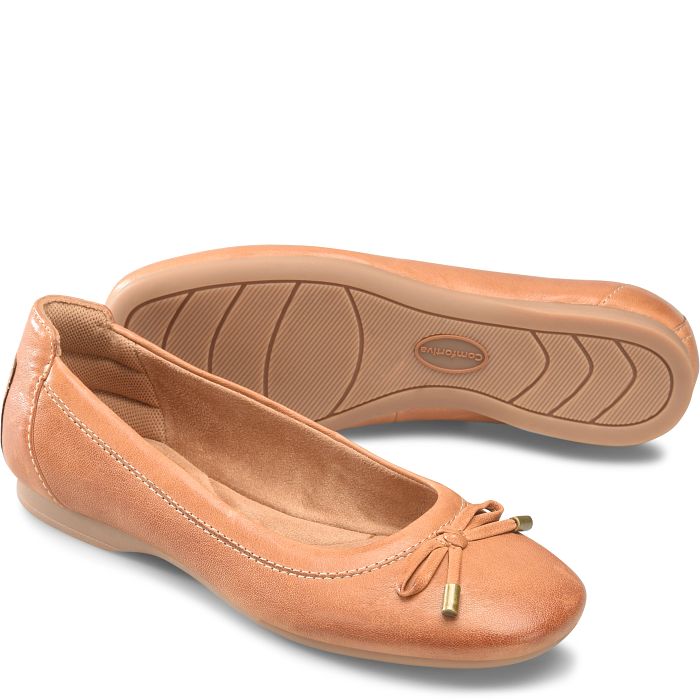 comfortiva Keegan Flats Luggage (Tan)