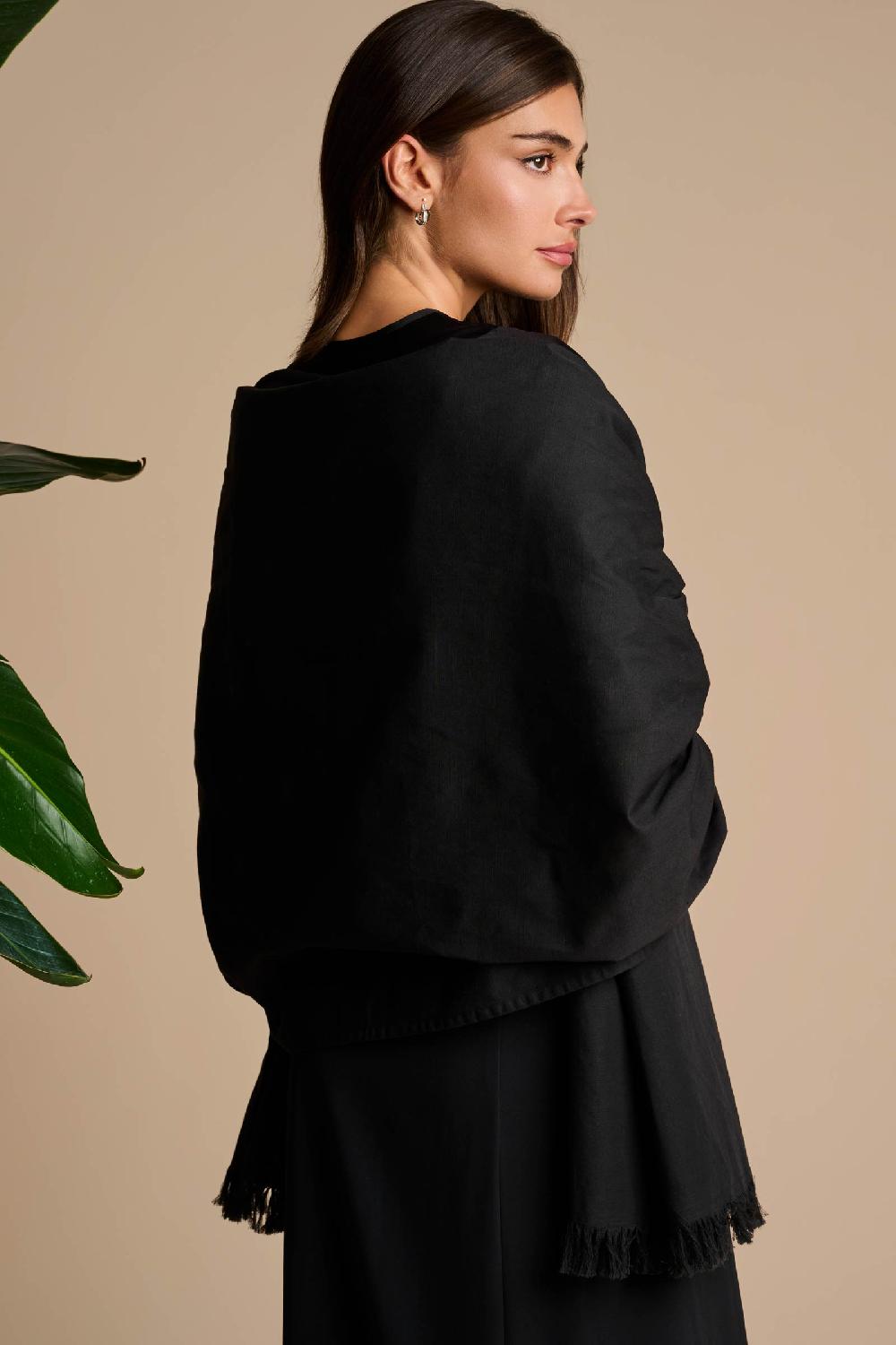 Coolibar The Melbourne Shawl | Black