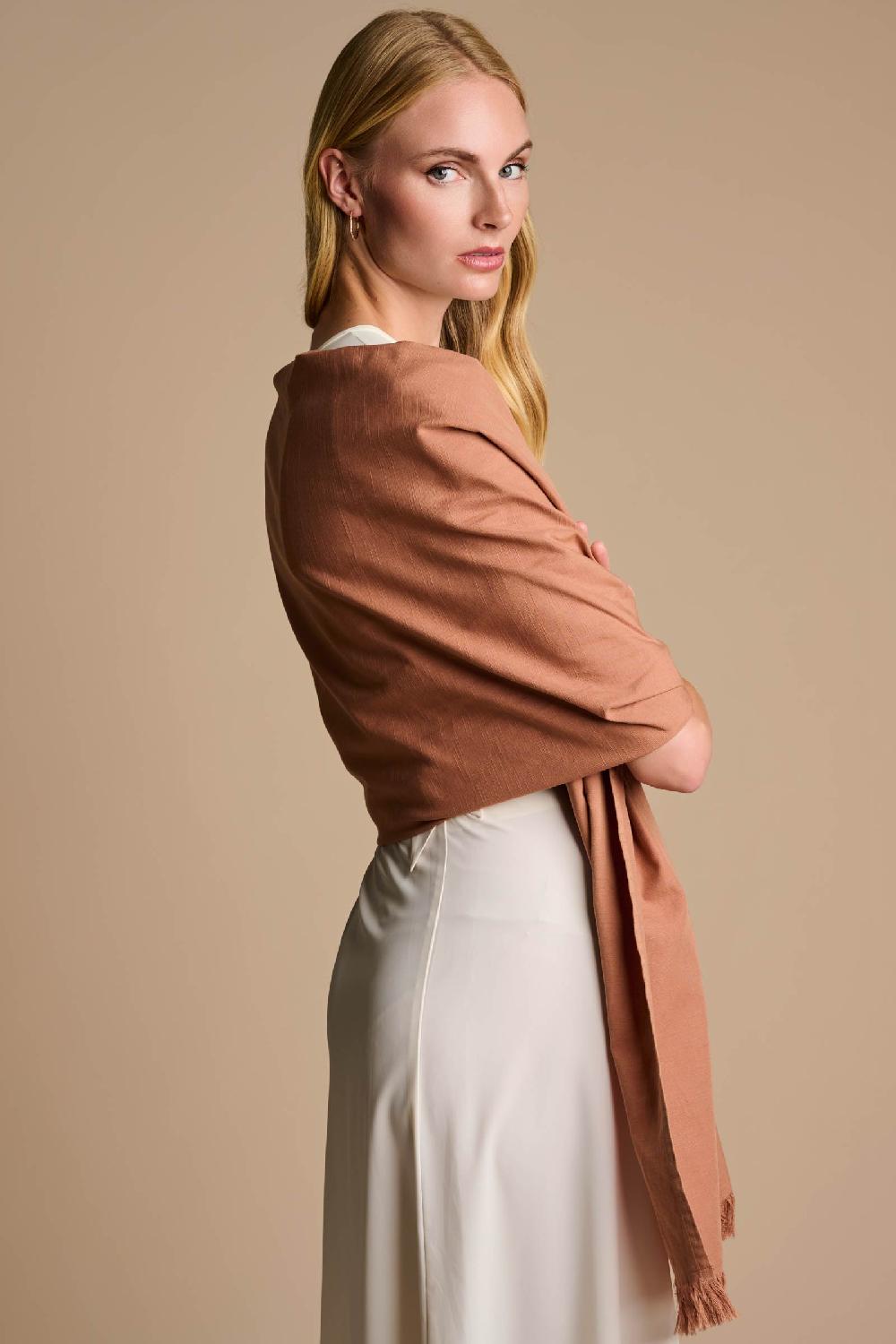 Coolibar The Melbourne Shawl | Mocha Mousse