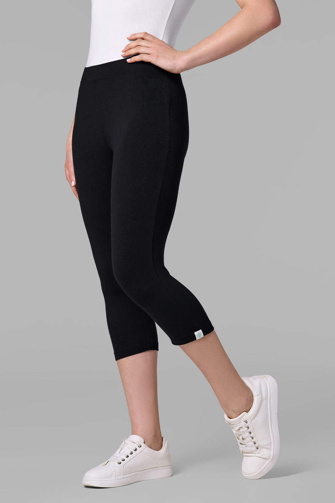 coolibar Women's Monterey Summer Capris | Black