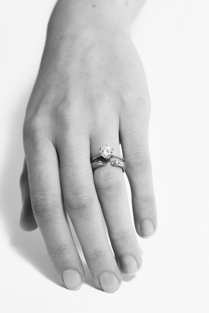 Cornelia Webb Brilliant Cut Solitaire Ring Maxi Pavé 0.7 - 0.9 Ct