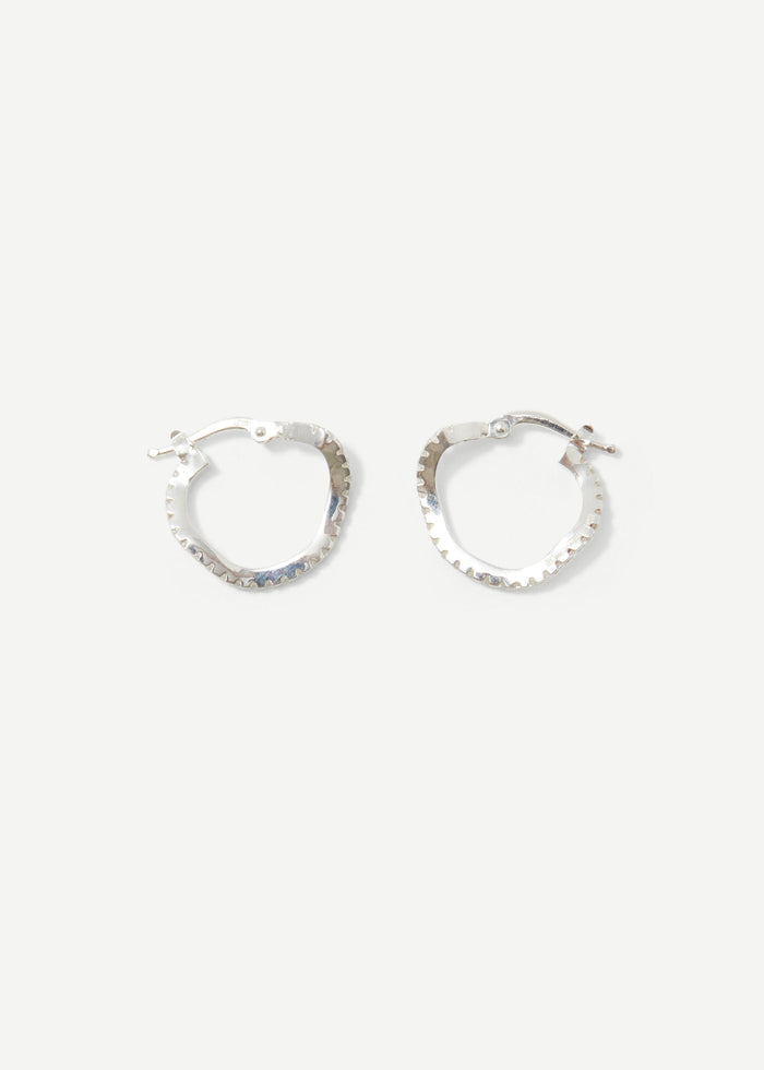 Cornelia Webb Distorted Hoop Earring Midi - Pearl