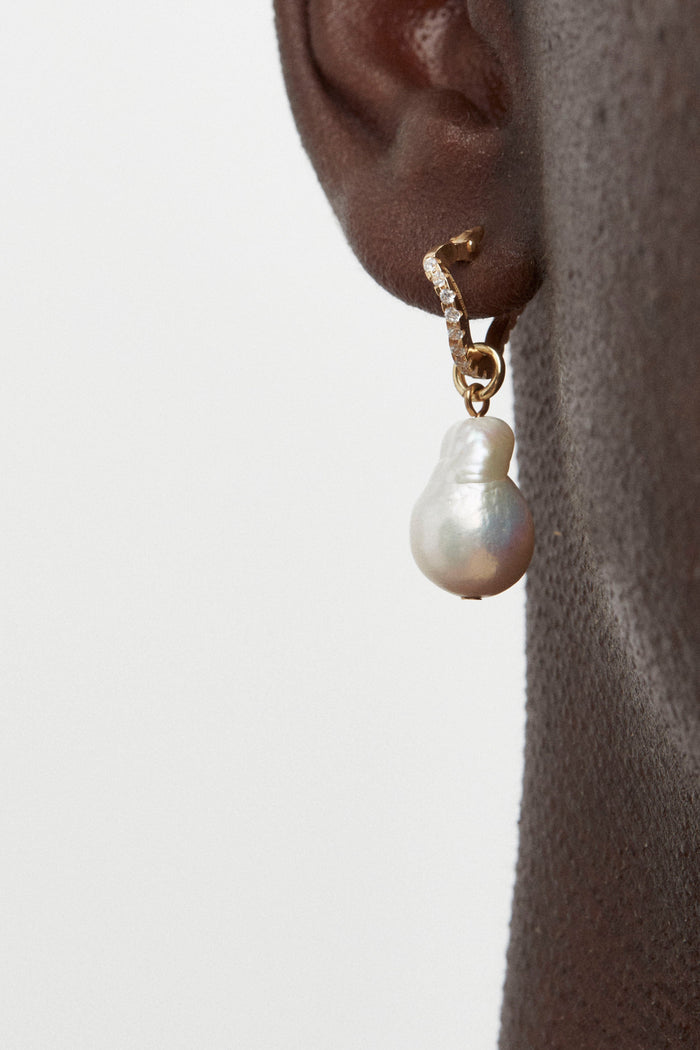 cornelia webb Distorted Hoop Earring Midi - Pearl