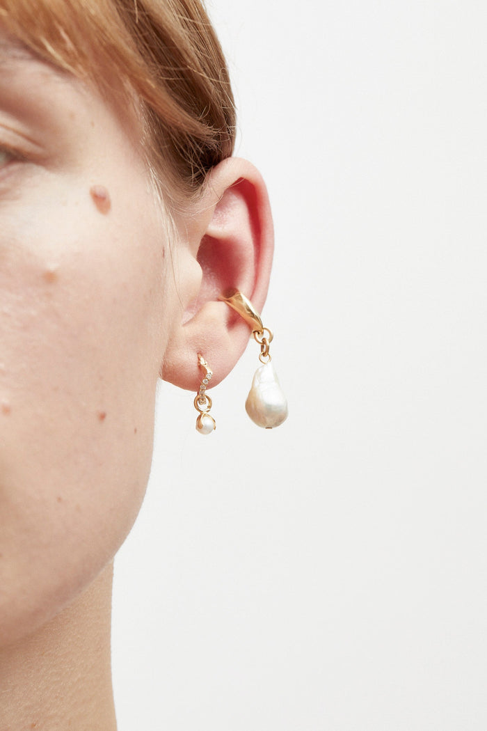 Cornelia Webb Distorted Hoop Earring Mini - Pearl