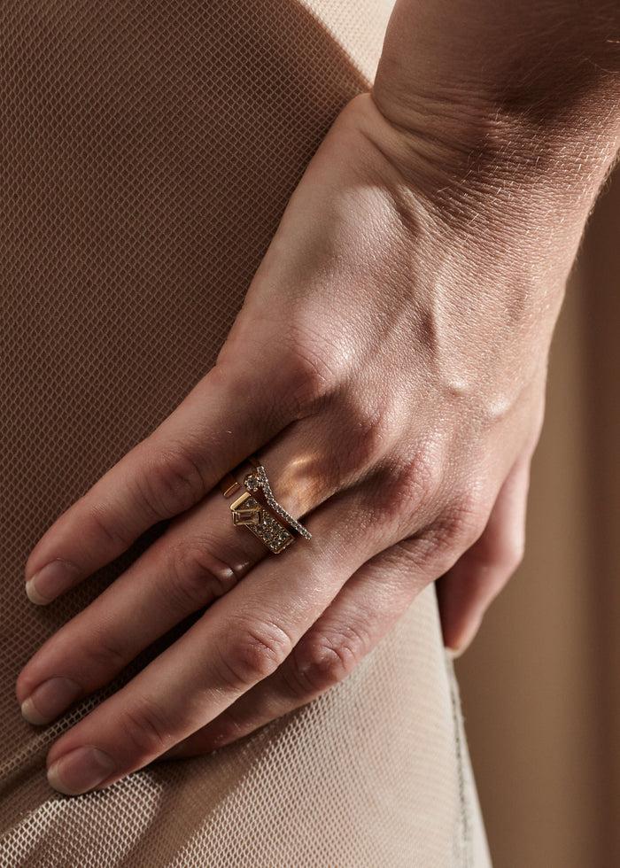 Cornelia Webb Warped Signet Ring Mini