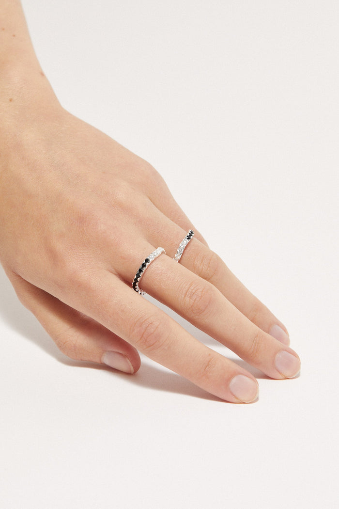 Cornelia Webb Distorted Organic Ring Midi | Black And White