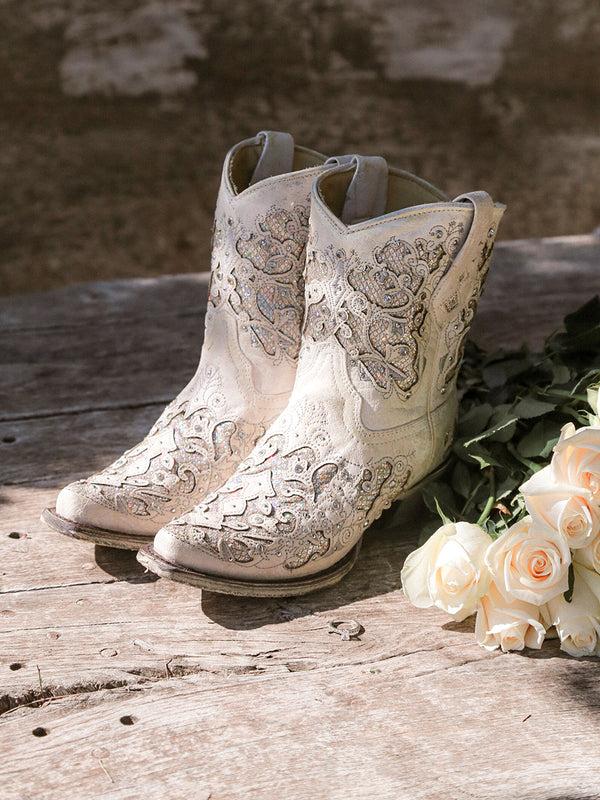 Corral Boots A3550 - WOMEN'S WHITE GLITTERED INLAY AND CRYSTALS SNIP TOE WEDDING COWBOY BOOTIE