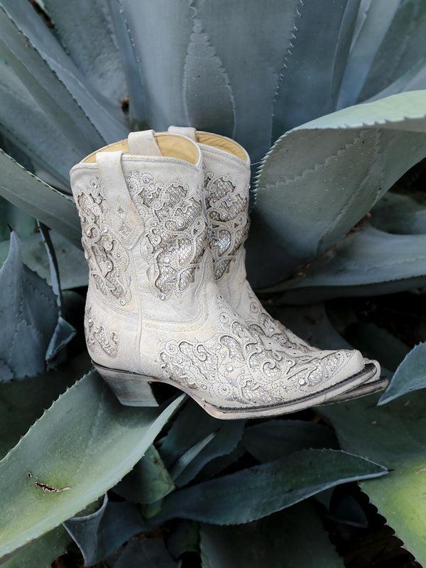 Corral Boots A3550 - WOMEN'S WHITE GLITTERED INLAY AND CRYSTALS SNIP TOE WEDDING COWBOY BOOTIE