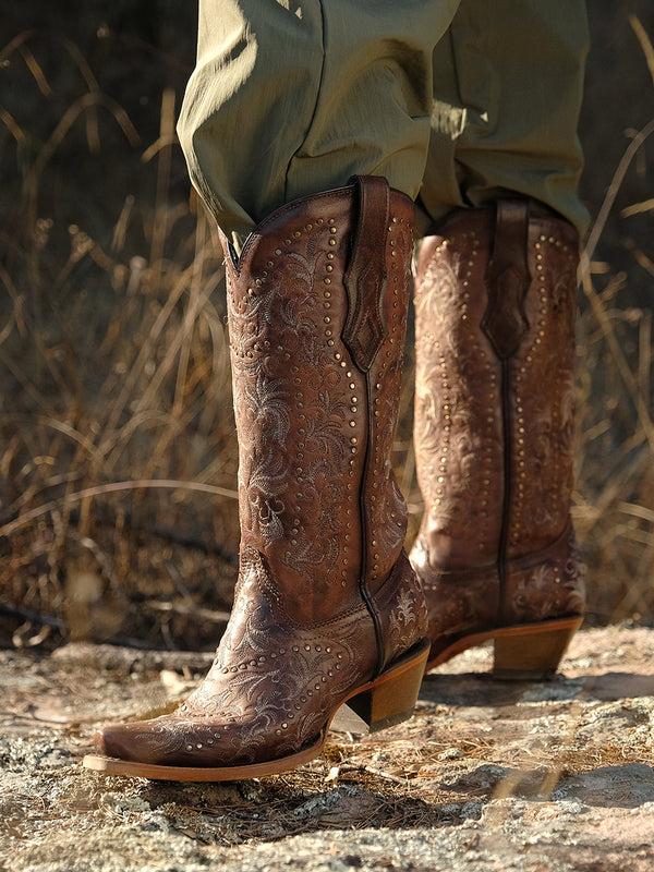Corral Boots C3972 - WOMEN'S EMBROIDERY AND STUDS MAPLE SNIP TOE COWBOY BOOT