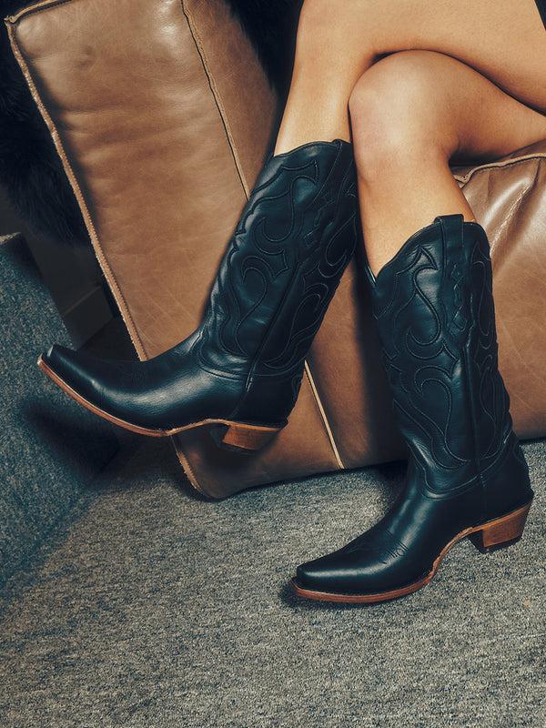 Corral Boots Z5072 - WOMEN'S EMBROIDERY BLACK SNIP TOE COWBOY BOOT