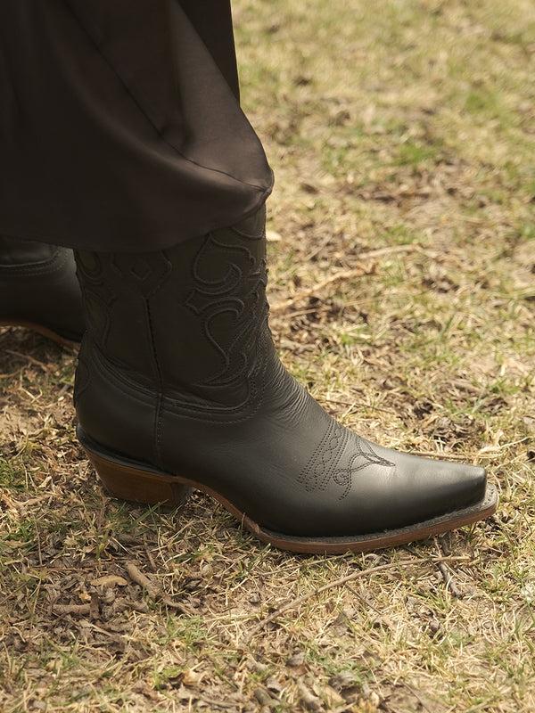 Corral Boots Z5111 - WOMEN'S EMBROIDERY BLACK SNIP TOE ANKLE BOOT