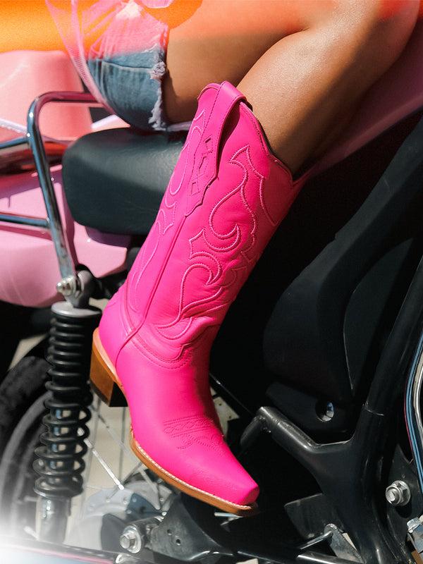 Corral Boots Z5138 - WOMEN'S EMBROIDERY FUCHSIA SNIP TOE COWBOY BOOT