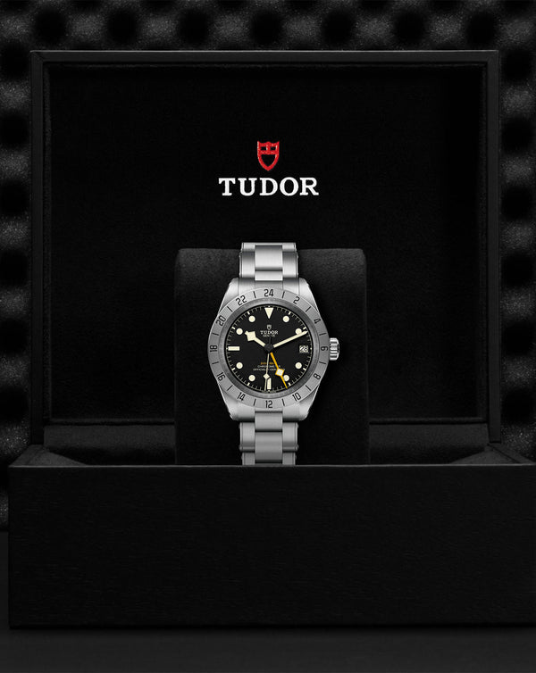 Cortina TUDOR Black Bay Pro 39mm Steel Case Riveted Steel Bracelet Black Dial