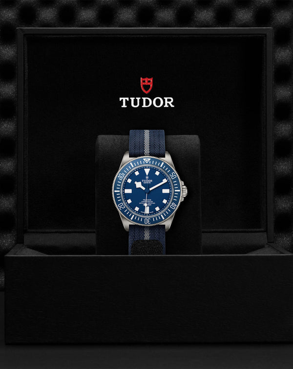 Cortina TUDOR Pelagos FXD 42mm Titanium Case Navy Blue Fabric Strap Navy Blue Dial