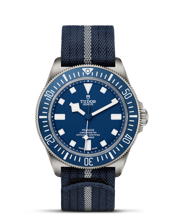 cortina TUDOR Pelagos FXD 42mm Titanium Case Navy Blue Fabric Strap Navy Blue Dial