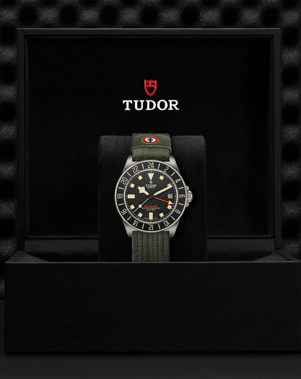 Cortina TUDOR Pelagos FXD GMT 42mm Titanium Case Green Fabric Strap Matted Black Dial