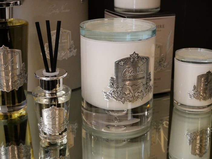 Côte Noire Cote Noire - Crystal Glass Lid Triple Wick Grand Candle 2.5 Kg WHITE VESSEL - Pink Champagne - LCS018