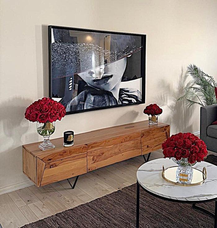 Côte Noire Cote Noire Luxury Centrepiece 37 Rose Bud Bouquet - Red & Gold Badge - CPRB04