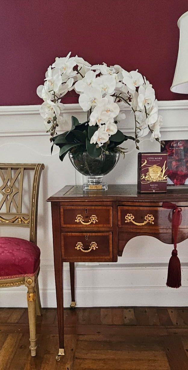 Côte Noire Cote Noire Luxury Orchid Centrepiece Bouquet - White & Gold Badge - CPO01