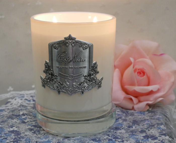 Côte Noire ** DISCONTINUED ** Cote Noire Candles - White Vessel With Silver Badge - Lily Flower