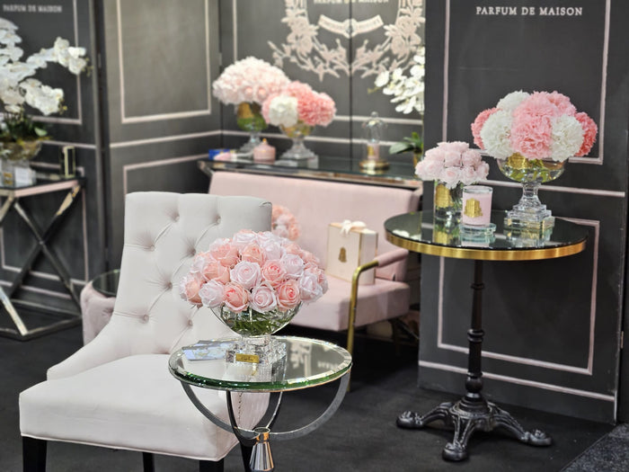 Côte Noire ** NEW ** Cote Noire Luxury Centrepiece 37 Rose Bud Bouquet - Mixed Pink With Gold Badge - CPRB14