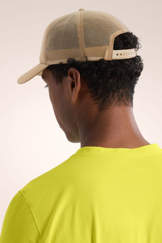 Cotswold Unisex Bird Word Trucker Cap