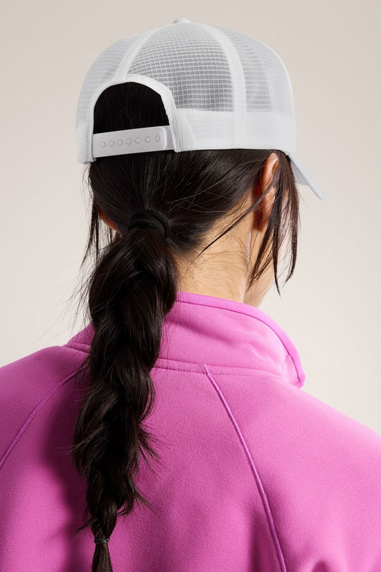 Cotswold Unisex Bird Word Trucker Cap