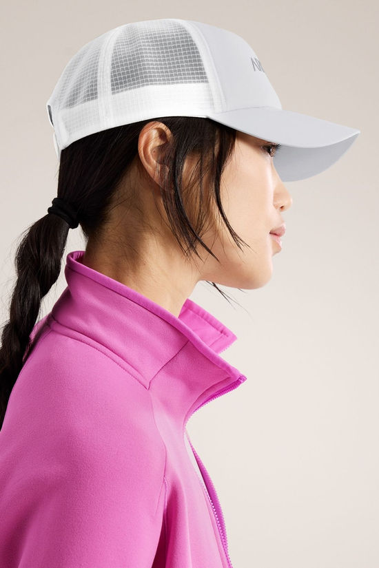 Cotswold Unisex Bird Word Trucker Cap