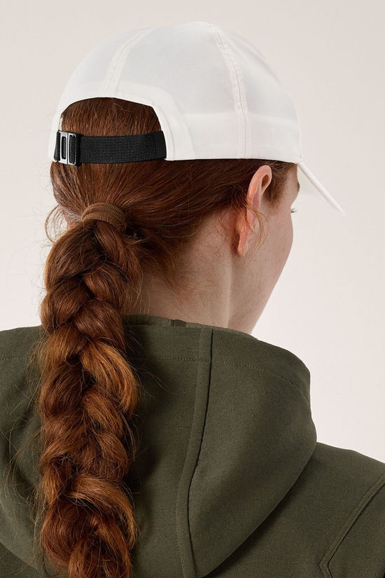 Cotswold Unisex Small Bird Cap