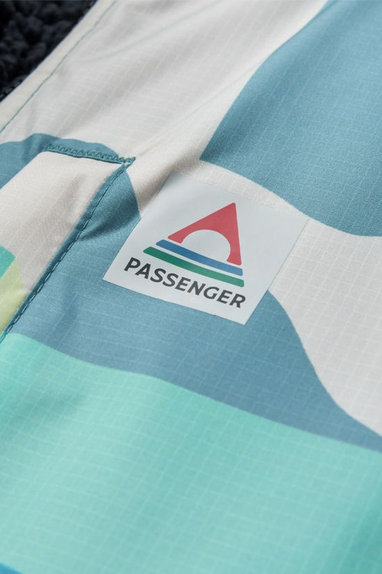 Cotswold Unisex Waves Recycled Sherpa Lined Changing Robe