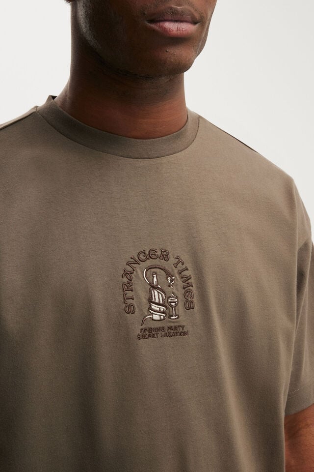 Cotton On Box Fit Graphic T-Shirt Cedar Brown/opening Party