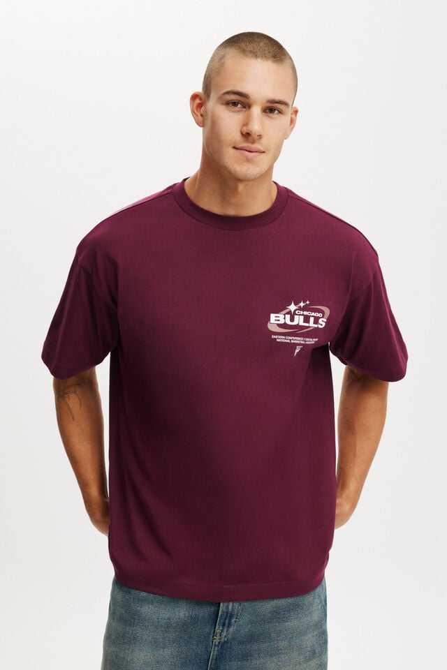 cotton on Chicago Bulls Box Fit T-Shirt lcn nba velvet plum/ chicago bulls tonal sta