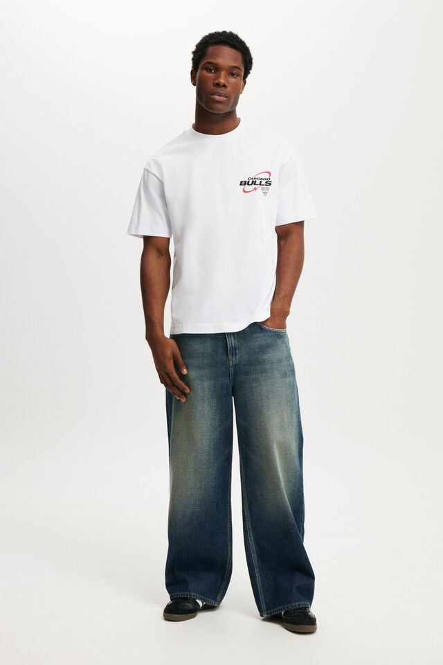 Cotton On Chicago Bulls Box Fit T-Shirt Lcn Nba White/ Chicago Bulls Tonal Stars