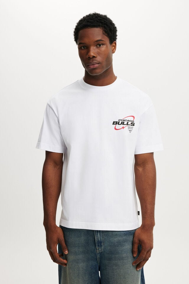 cotton on Chicago Bulls Box Fit T-Shirt lcn nba white/ chicago bulls tonal stars