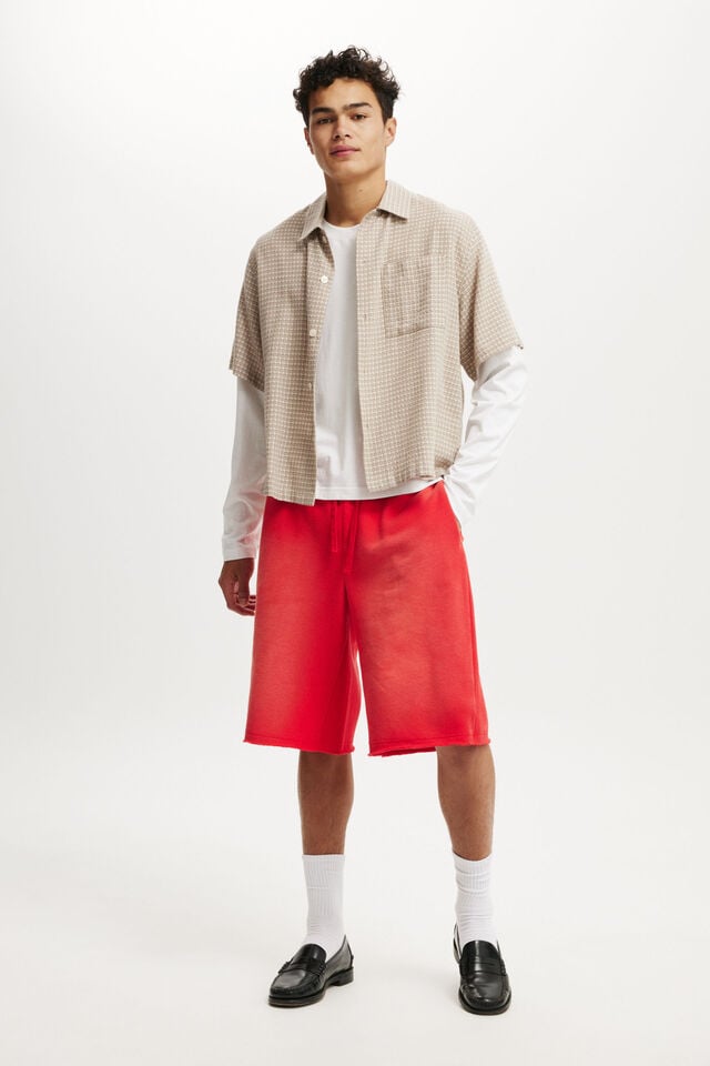 cotton on Super Baggy Fleece Short poppy - spray