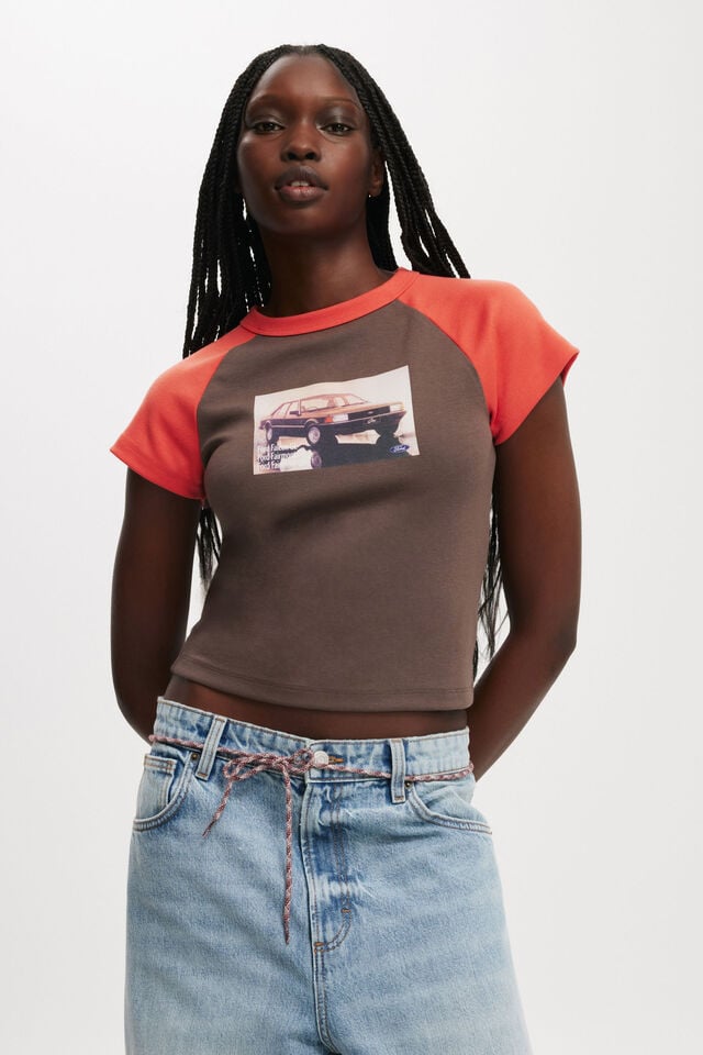 cotton on Ford Raglan Graphic Tee lcn ford fairmount ghia/ dark truffle