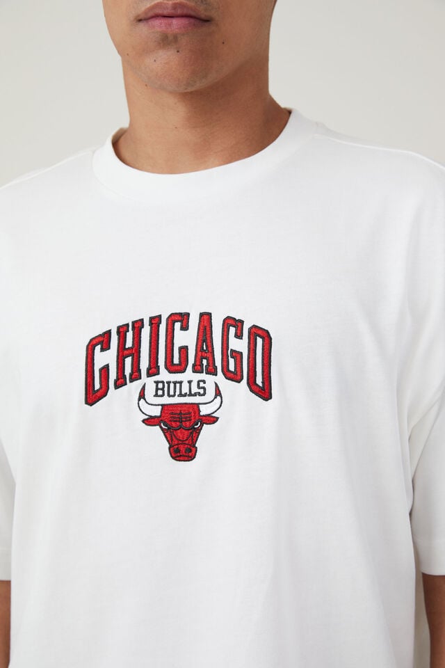 Cotton On NBA Chicago Bulls Box Fit T-Shirt Lcn Nba Vintage White / Chicago Bulls - Arch