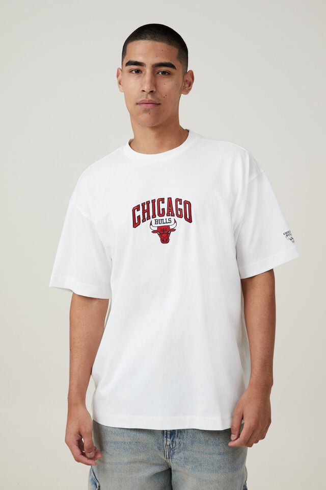 cotton on NBA Chicago Bulls Box Fit T-Shirt lcn nba vintage white / chicago bulls - arch