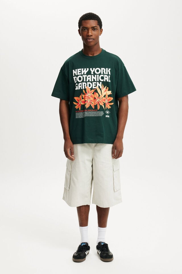 Cotton On New York Botanical Garden Box Fit T-Shirt Lcn Nybg Pineneedle Green/nybg - Orange Lily