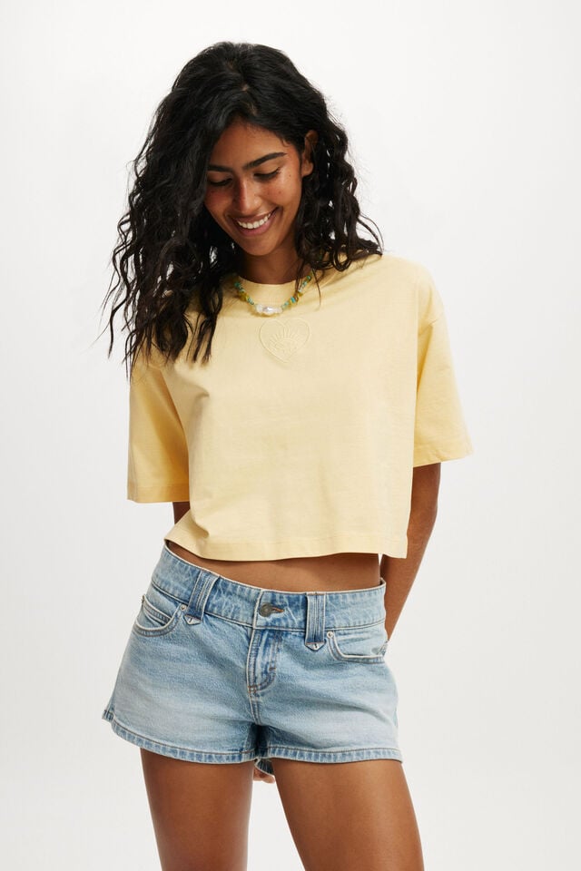 cotton on The Cropped Boxy Graphic Tee eye heart/ honey suckle