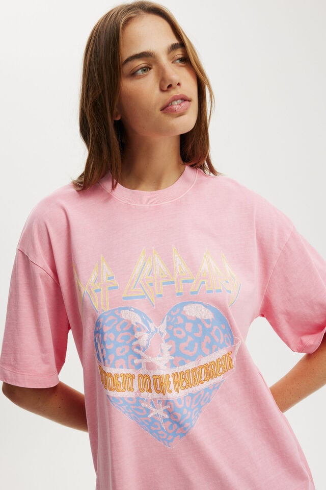Cotton On The Lcn Music Boxy Graphic Tee Lcn Br Def Leppard Heartbreak/ Britney Pink