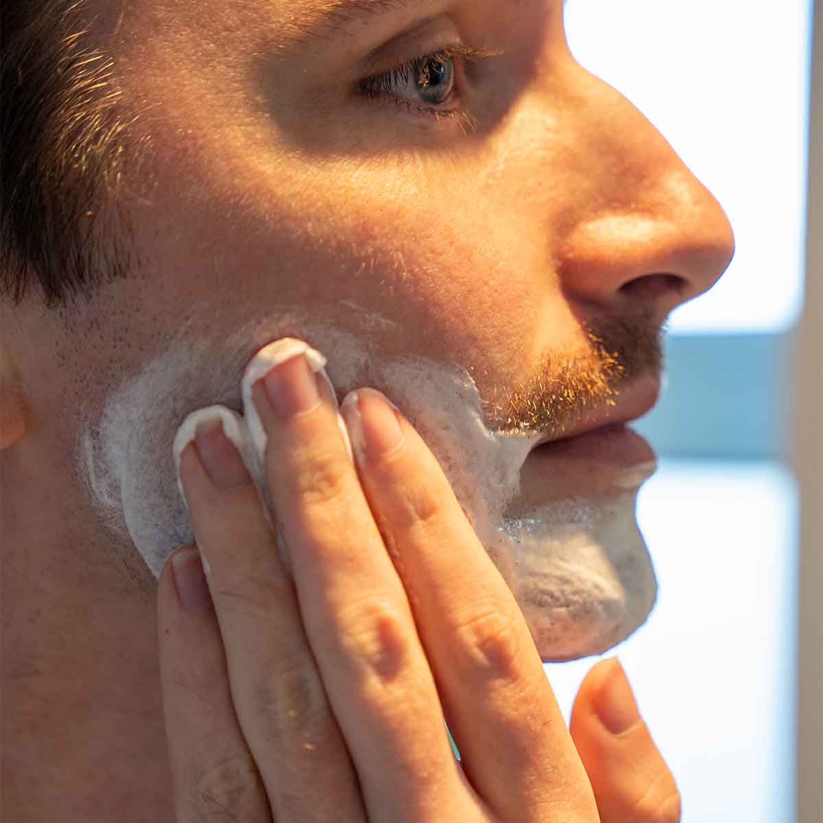 Crabtree & Evelyn Clean + Smooth Shave Cream - 125ml