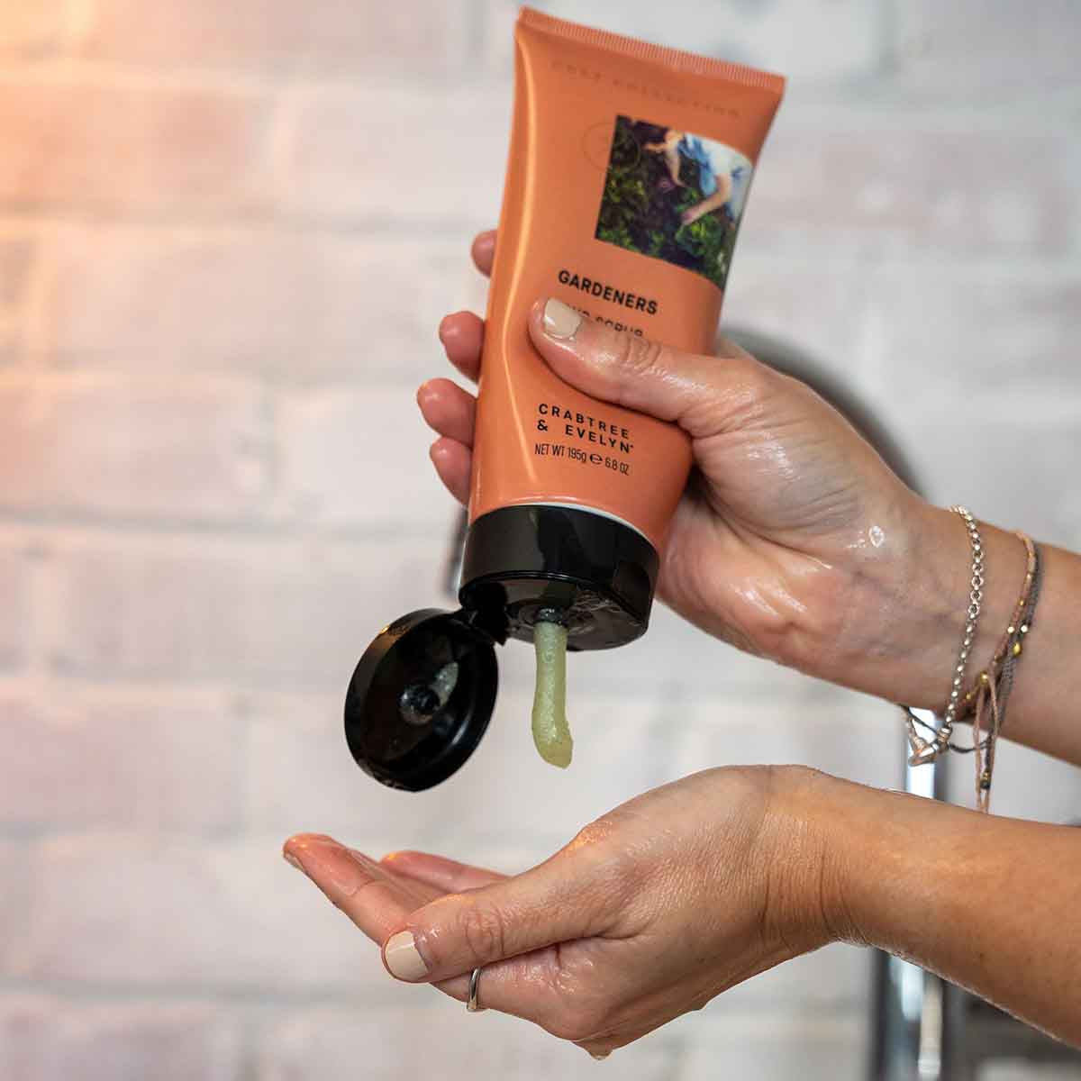 Crabtree & Evelyn Gardeners Hand Scrub - 195g